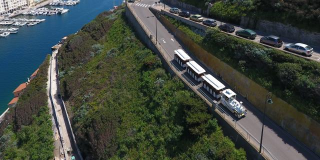 Petit train touristique à Bonifacio