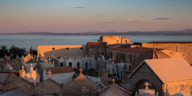 Coucher de soleil sur le Cimetière Marin de Bonifacio