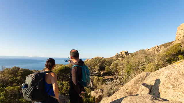 Couple Decouverte Balade Trinite Bonifacio