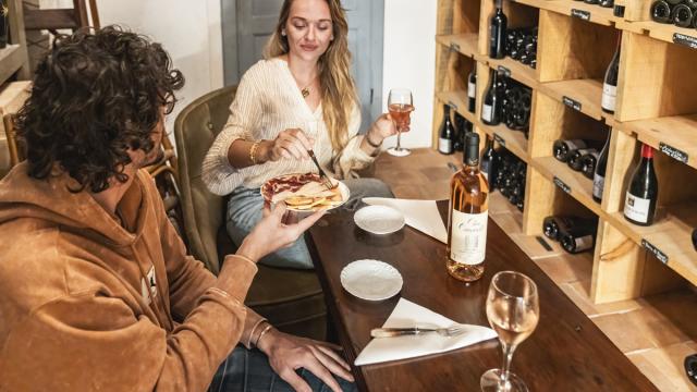 dégustation dans une épicerie de terroir à Bonifacio