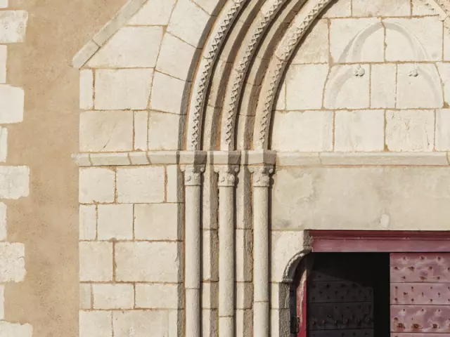 Entrée de l'Église Saint Dominique à Bonifacio