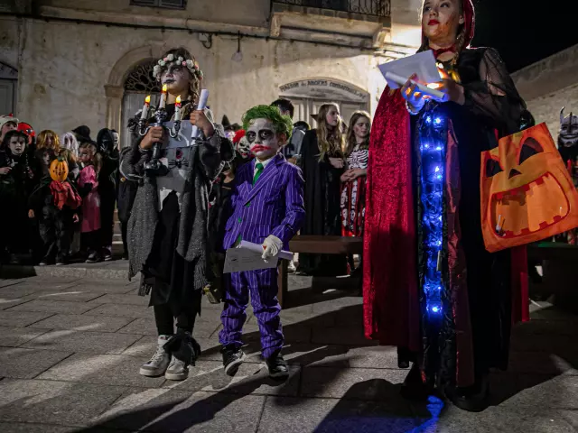 Enfants déguisés pour Halloween à Bonifacio