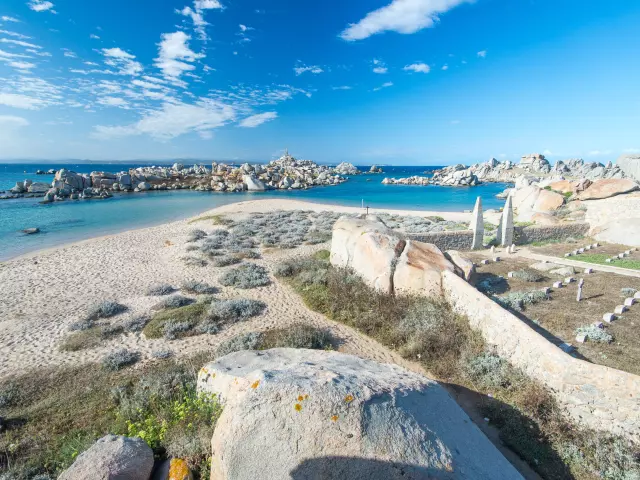 Ile Lavezzu Plage Cimetiere Granit Bonifacio