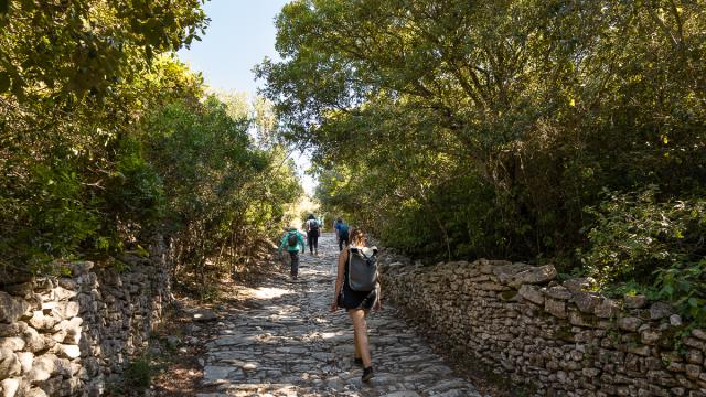 Marcheurs Sentier Strada Vecia Bonifacio