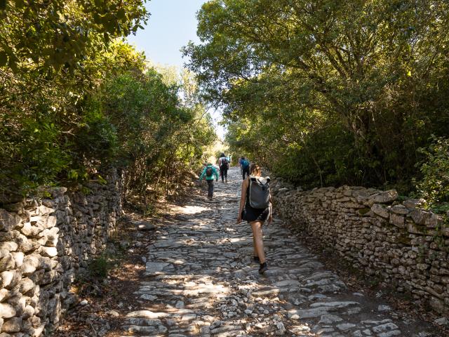 Marcheurs Sentier Strada Vecia Bonifacio