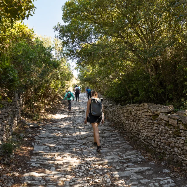 Marcheurs Sentier Strada Vecia Bonifacio