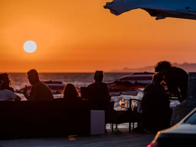 Apéro Sunset Plage Tonnara Amis Bonifacio