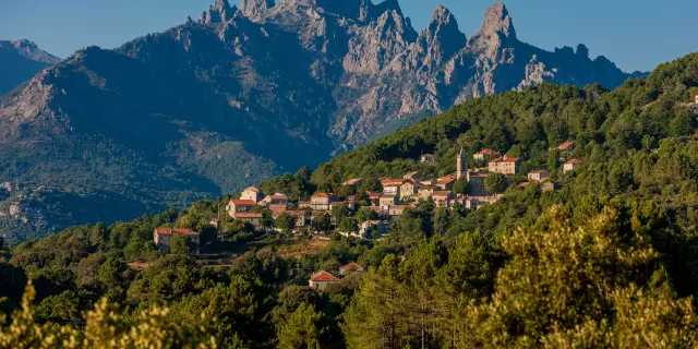 Les Aiguilles de Bavella et Zonza,  Région de Porto-Vecchio,Corse,  20, Corse-du-sud, France, Europe// Europe, France, Corse-du-sud, 20,Corse, Région de Porto-Vecchio, Zonza and the Aiguilles from Bavella