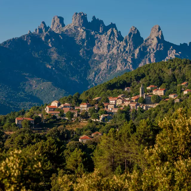 Les Aiguilles de Bavella et Zonza,  Région de Porto-Vecchio,Corse,  20, Corse-du-sud, France, Europe// Europe, France, Corse-du-sud, 20,Corse, Région de Porto-Vecchio, Zonza and the Aiguilles from Bavella