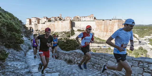 Coureurs Montee Campu Rumanilu Trail Bonifacio