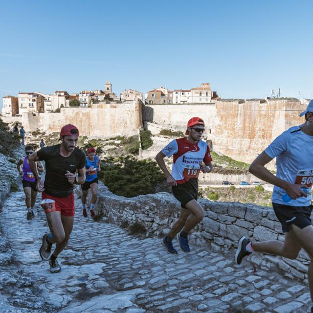 Coureurs Montee Campu Rumanilu Trail Bonifacio