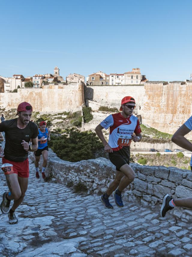 Coureurs Montee Campu Rumanilu Trail Bonifacio