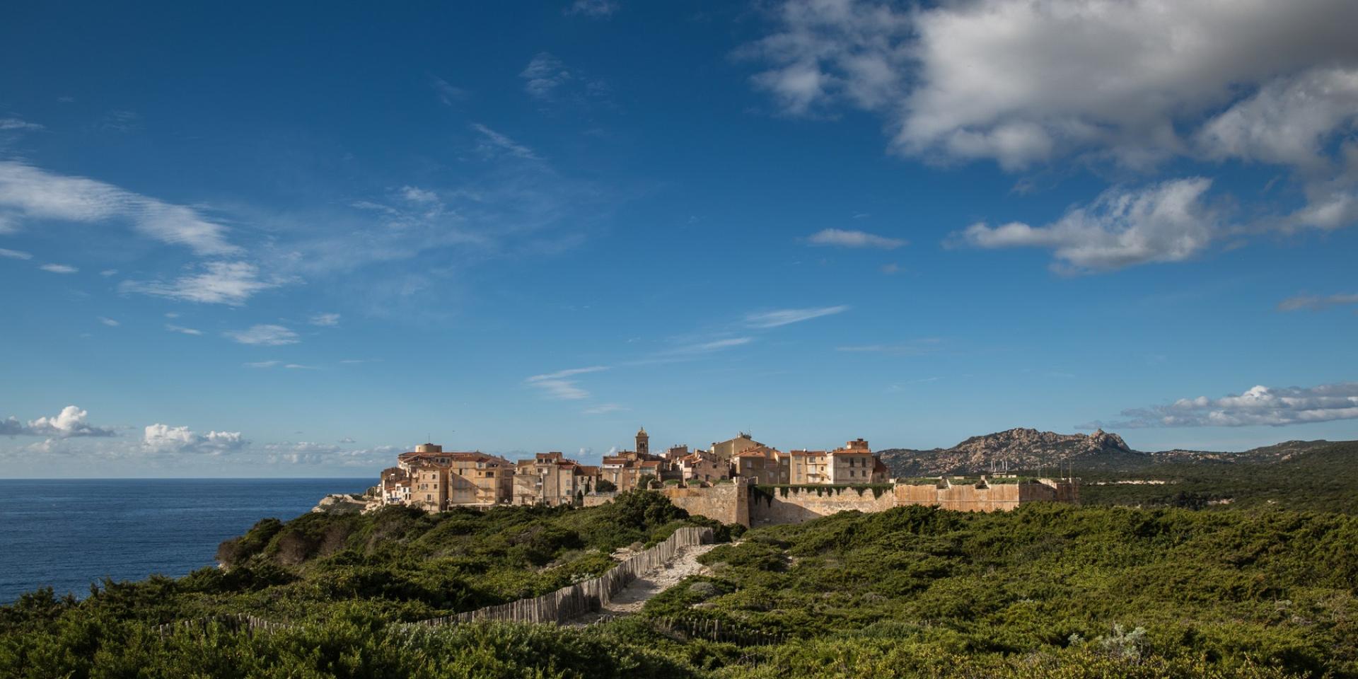 Sentier Campu Rumanilu Vue Citadelle Bonifacio