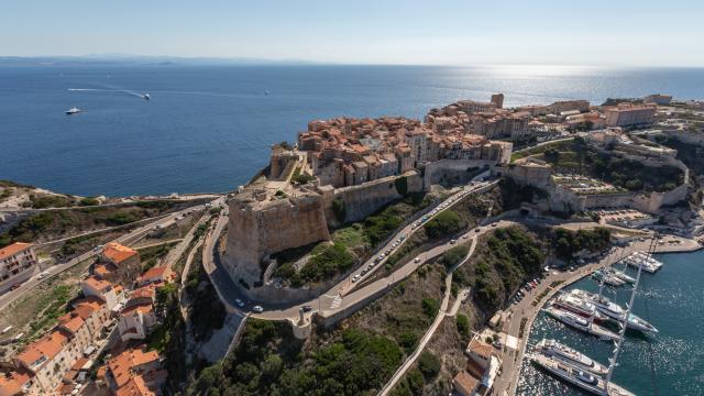 Citadelle Marina Habitations Vue Aerienne Bonifacio