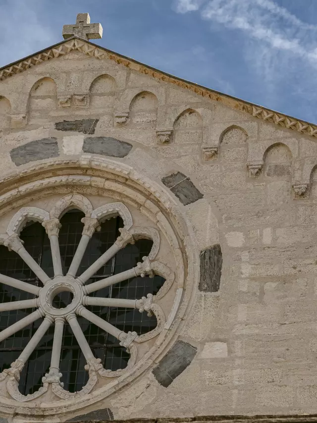 Detail Rosace Eglise Bonifacio