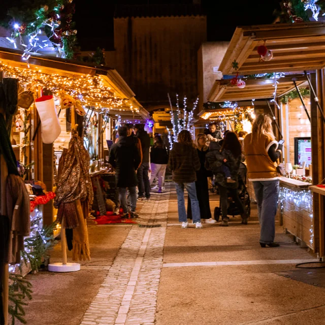 Allee Chalets Natali In Bunifazziu Marche Noel Bonifacio