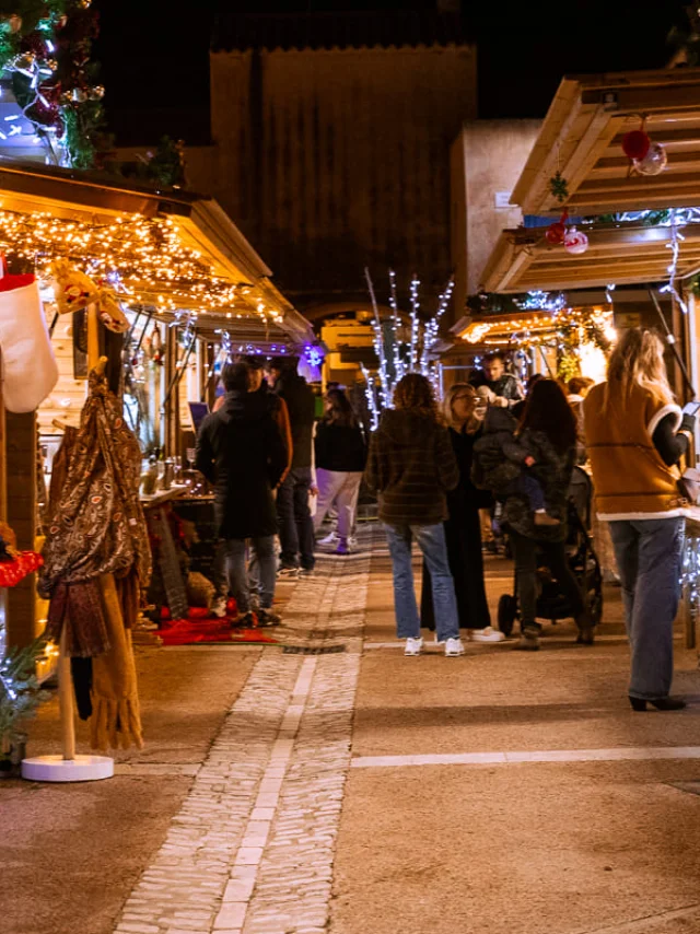 Allee Chalets Natali In Bunifazziu Marche Noel Bonifacio