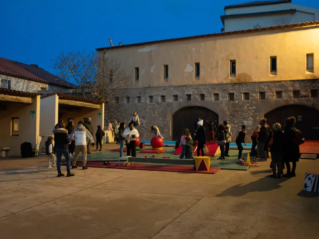 Cirque Enfants Natali In Bunifazziu Marche Noel Bonifacio