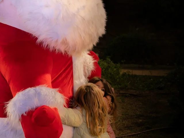 Enfants Calin Pere Noel Festi Di Natali Marche Noel Bonifacio